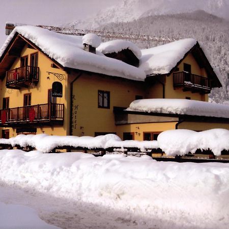 Hotel La Ginestra Чезана Торинезе Екстериор снимка